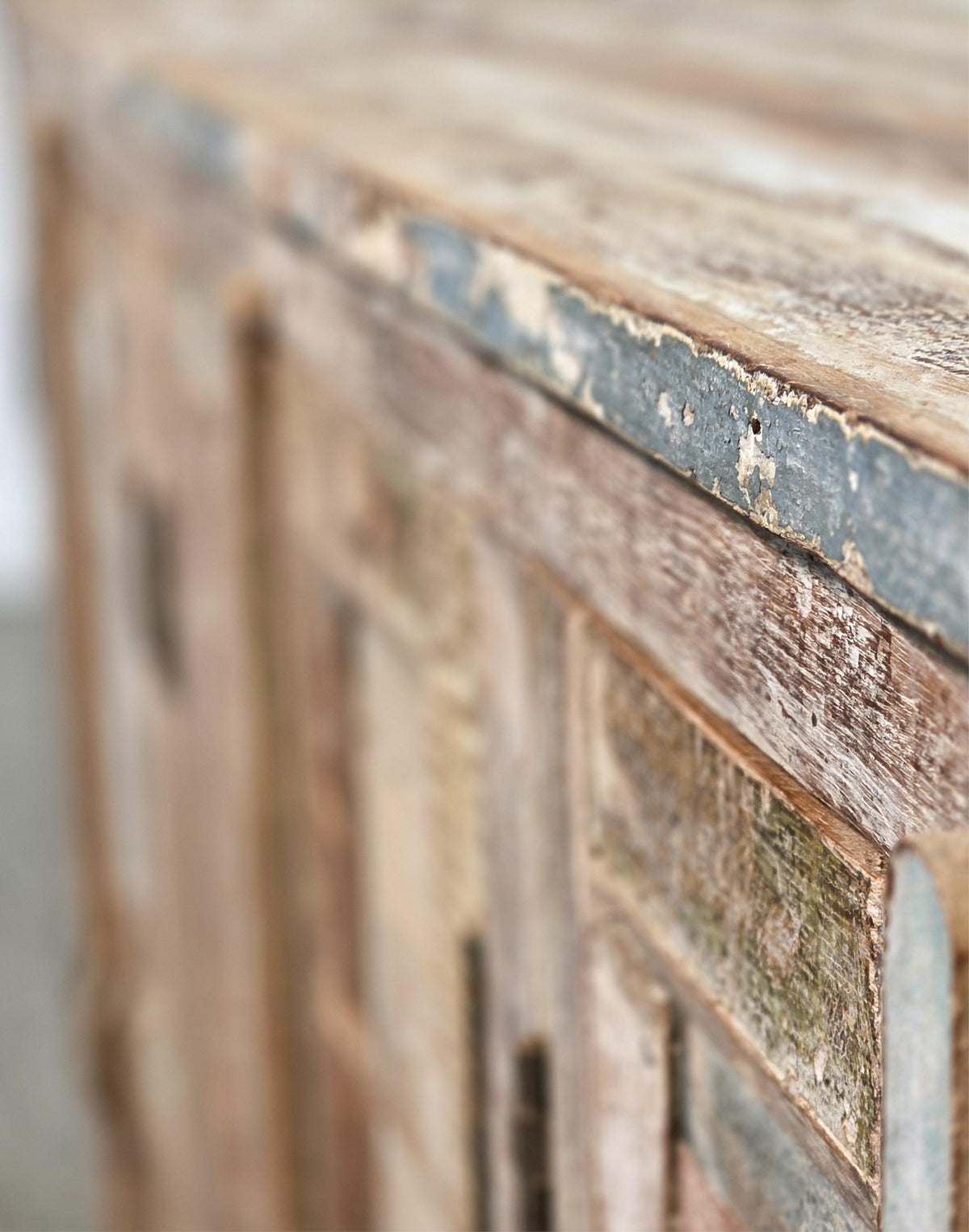 Rustic six door side board (108 x 183 x 41cm)