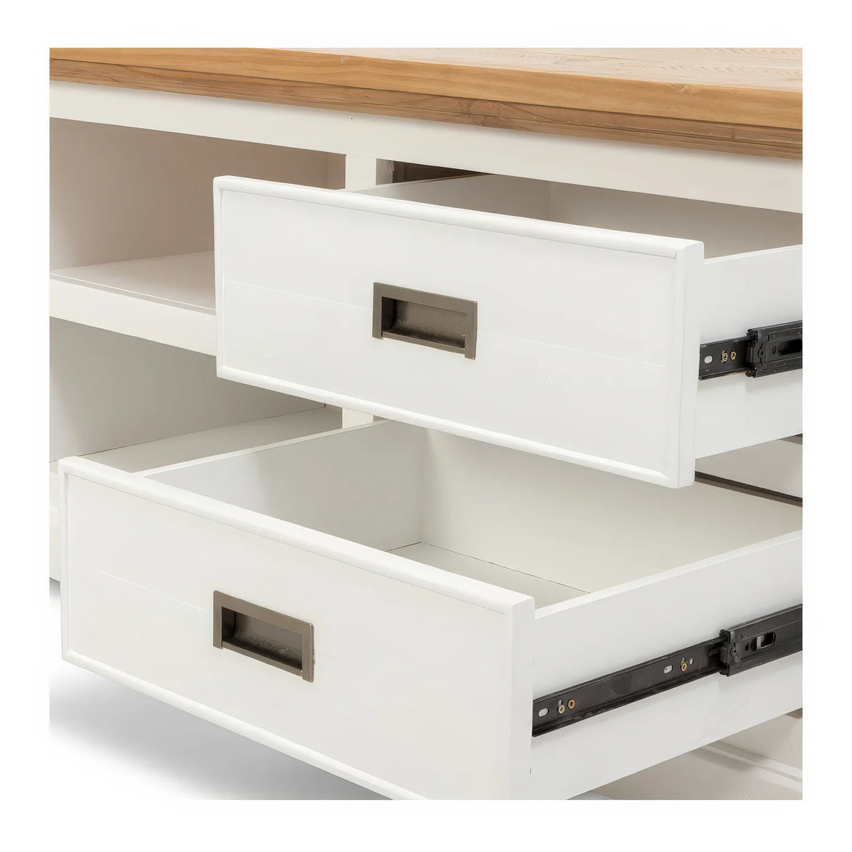 Hampton East Medium Timber Media Unit 1770