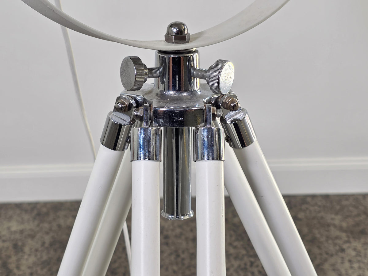 Lucci industrial style tripod lamp (150cm)