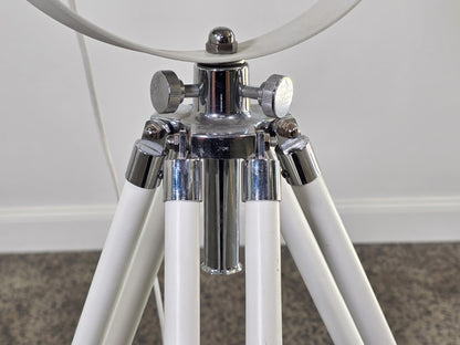Lucci industrial style tripod lamp (150cm)