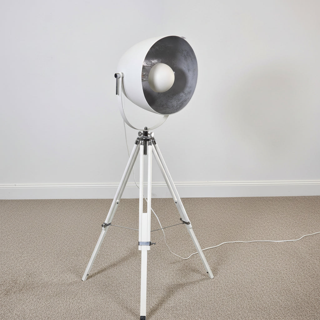 Lucci industrial style tripod lamp (150cm)