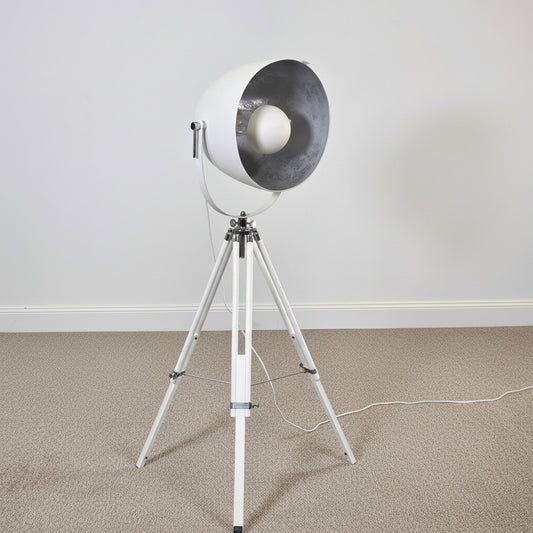 Lucci industrial style tripod lamp (150cm)